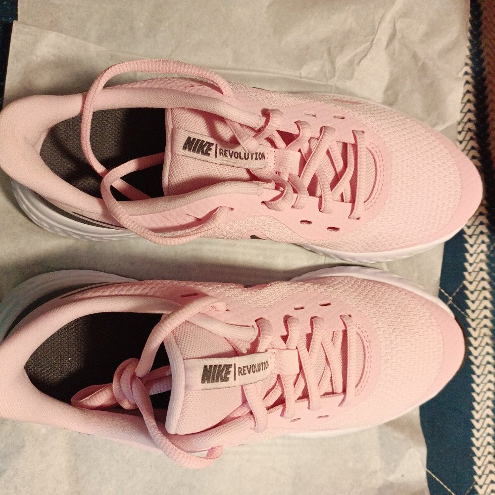 Nike tennis shoes